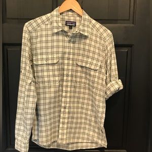 Patagonia buttoned shirt size Small